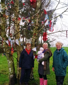 Friends dressing the tree 
